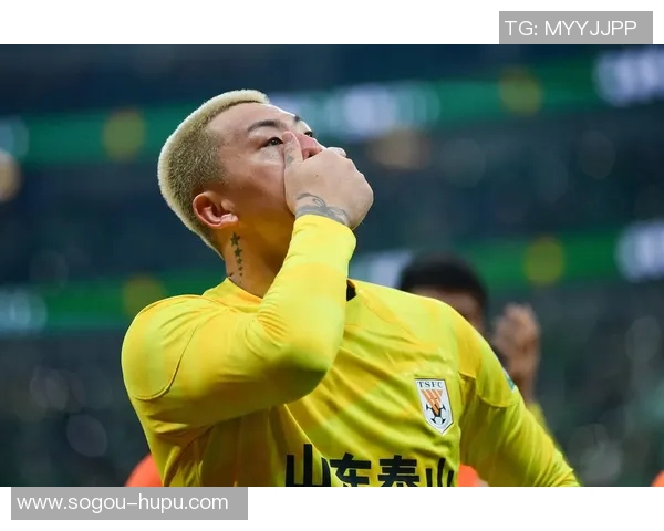 王大雷感谢球迷雨中支持并祝双节快乐展现球队团结精神